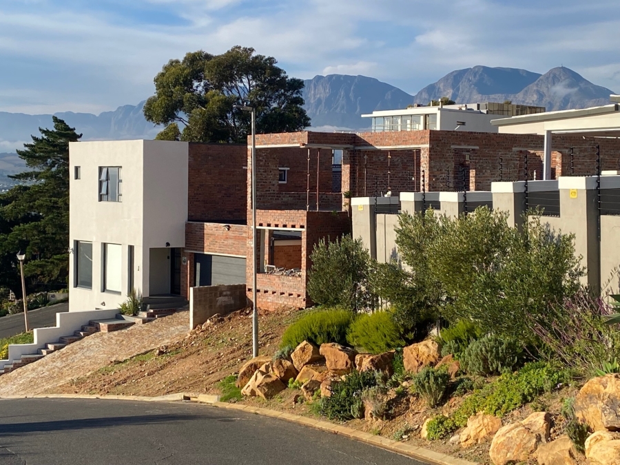 4 Bedroom Property for Sale in Gordon Heights Western Cape